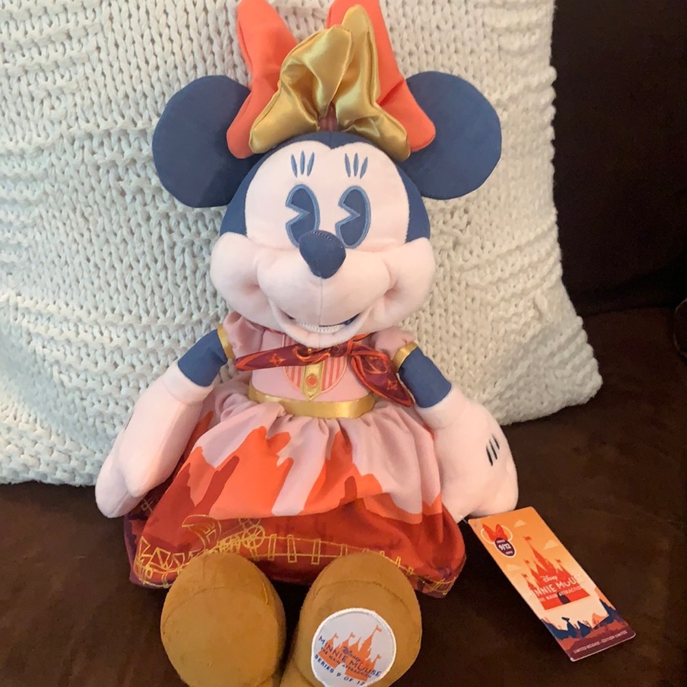 Minnie Mouse the main attraction 9/12